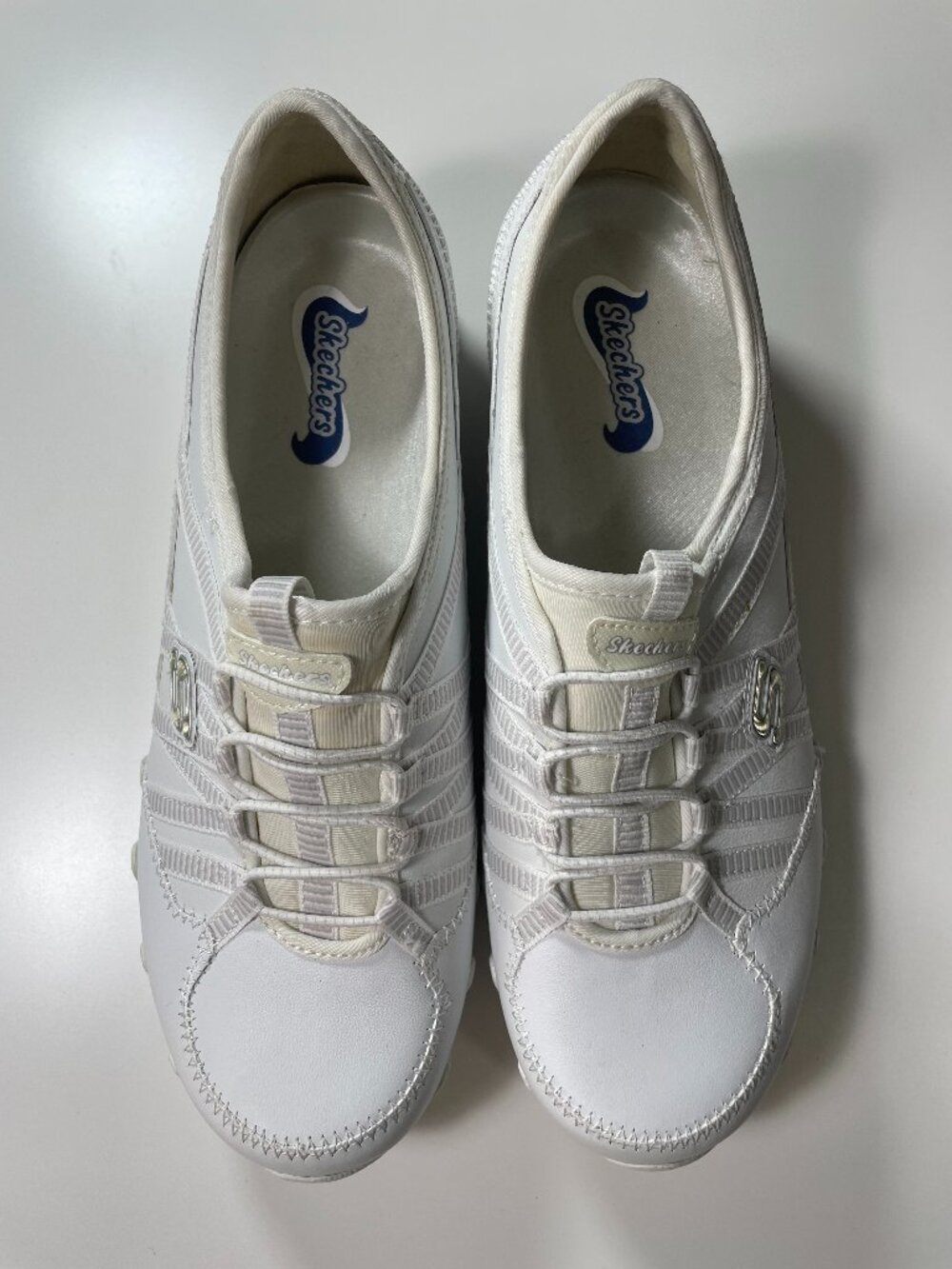 Skechers Women’s White Slip On Walking Shoes Size 9 Leather Upper Excellent